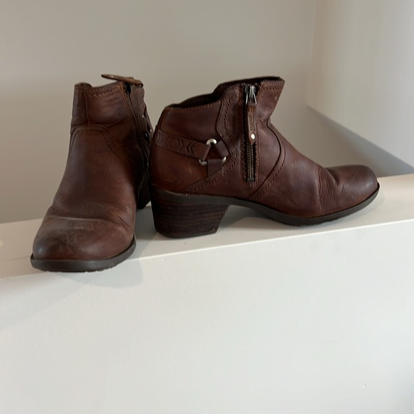 TEVA-BROWN LEATHER ANKLE BOOTS - Picture 2 of 14